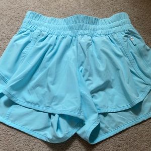 Lululemon tracker shorts size 6 aqua color with 4” inseam